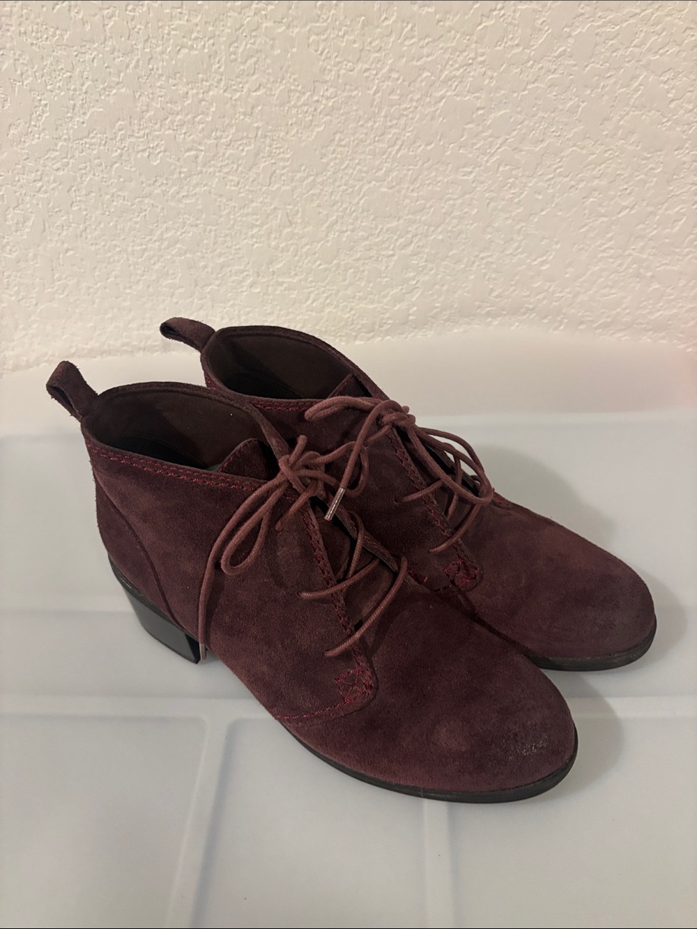 Clarks Nevella Harper boots SZ 9 rich burgundy suede finish block heel cushion